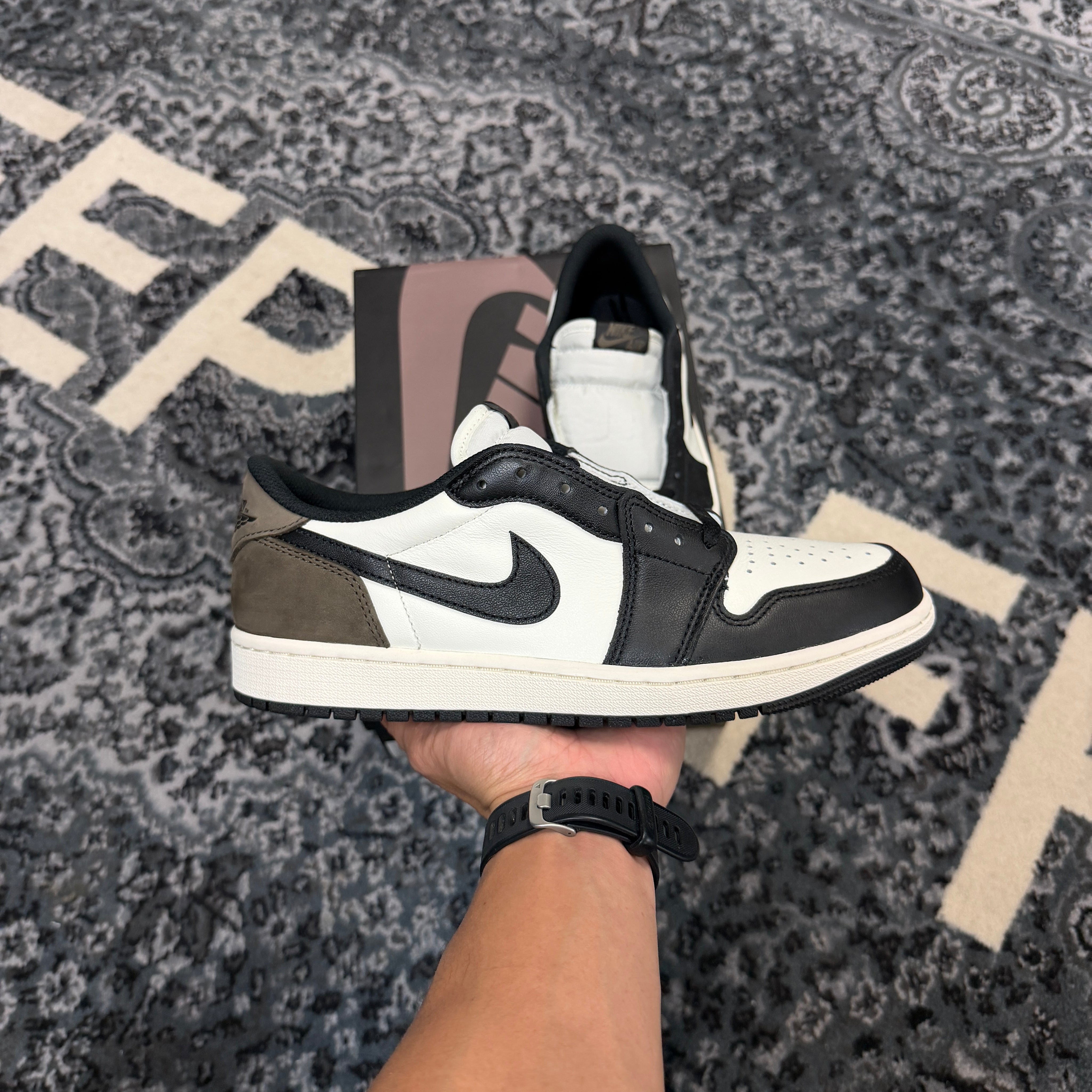Jordan 1 Retro Low OG Mocha
