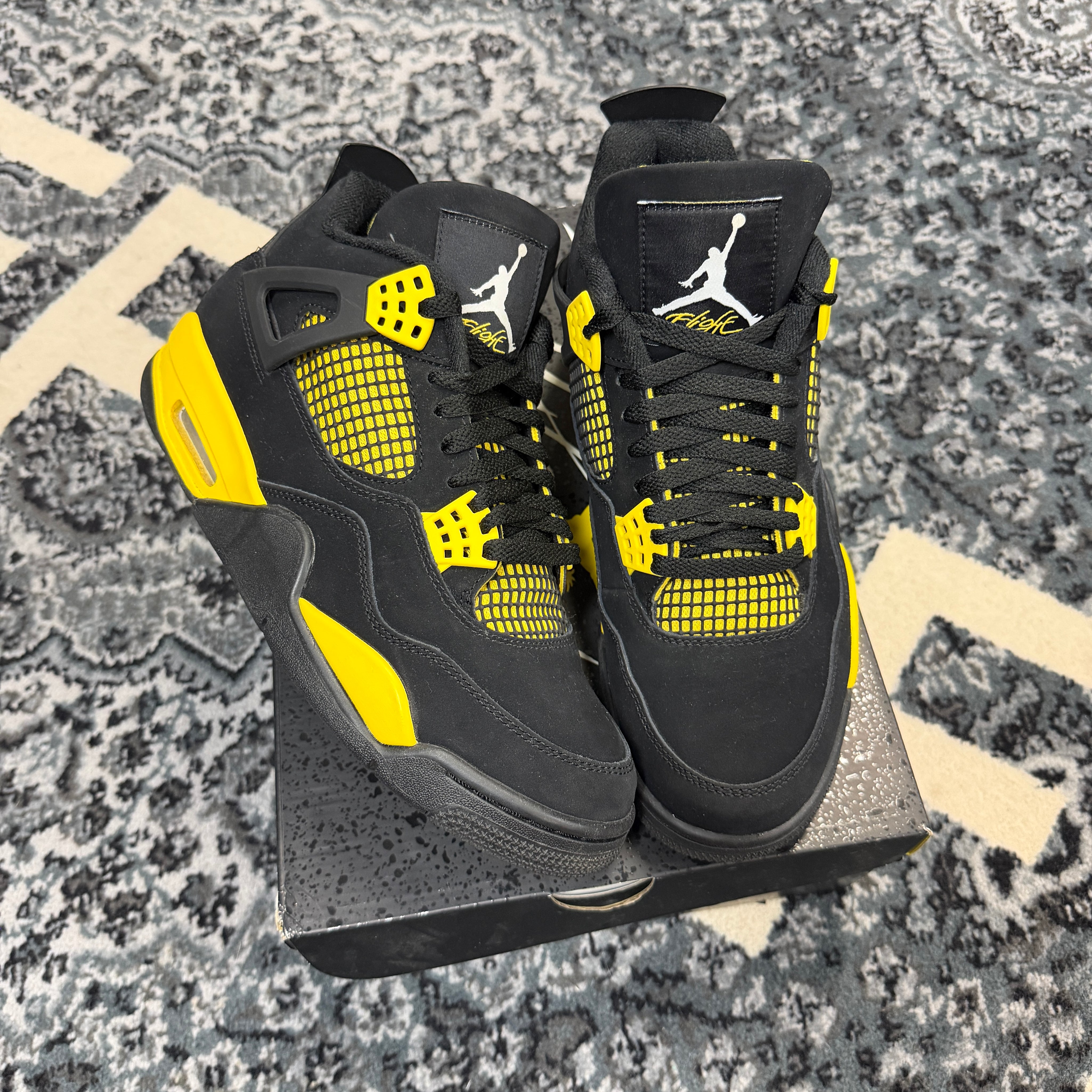 Jordan 4 Retro Thunder (2023) (Preowned)