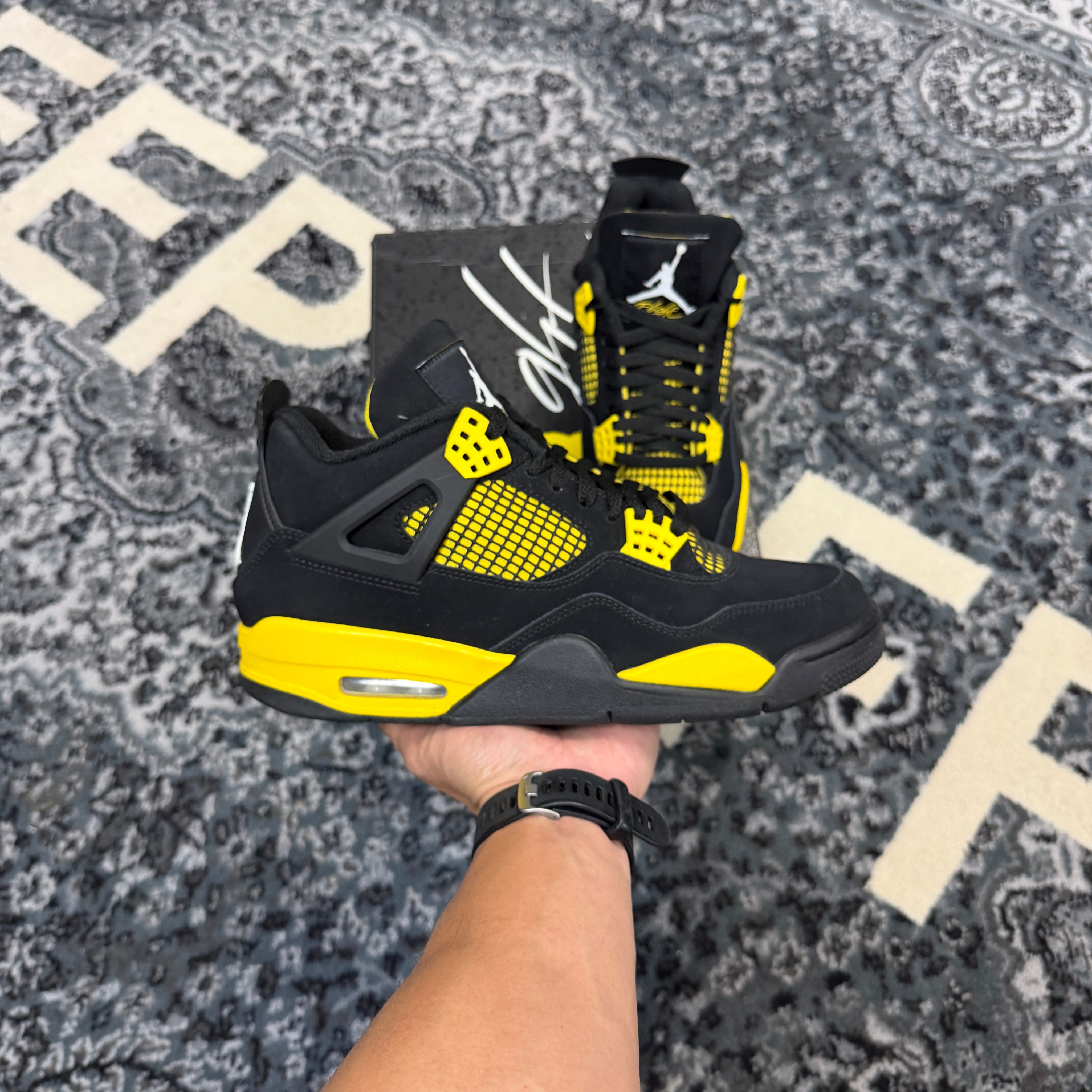 Jordan 4 Retro Thunder (2023) (Preowned)