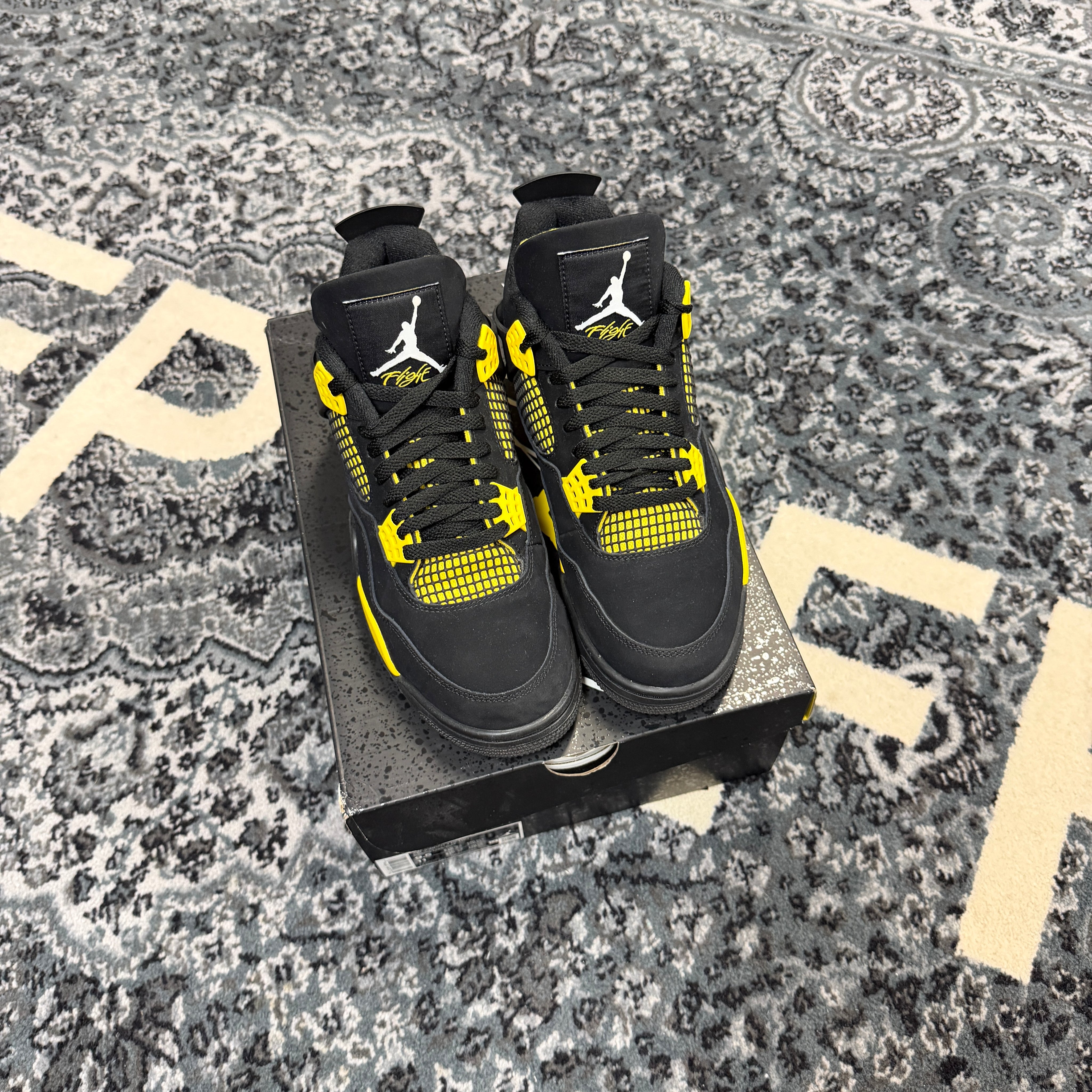 Jordan 4 Retro Thunder (2023) (Preowned)