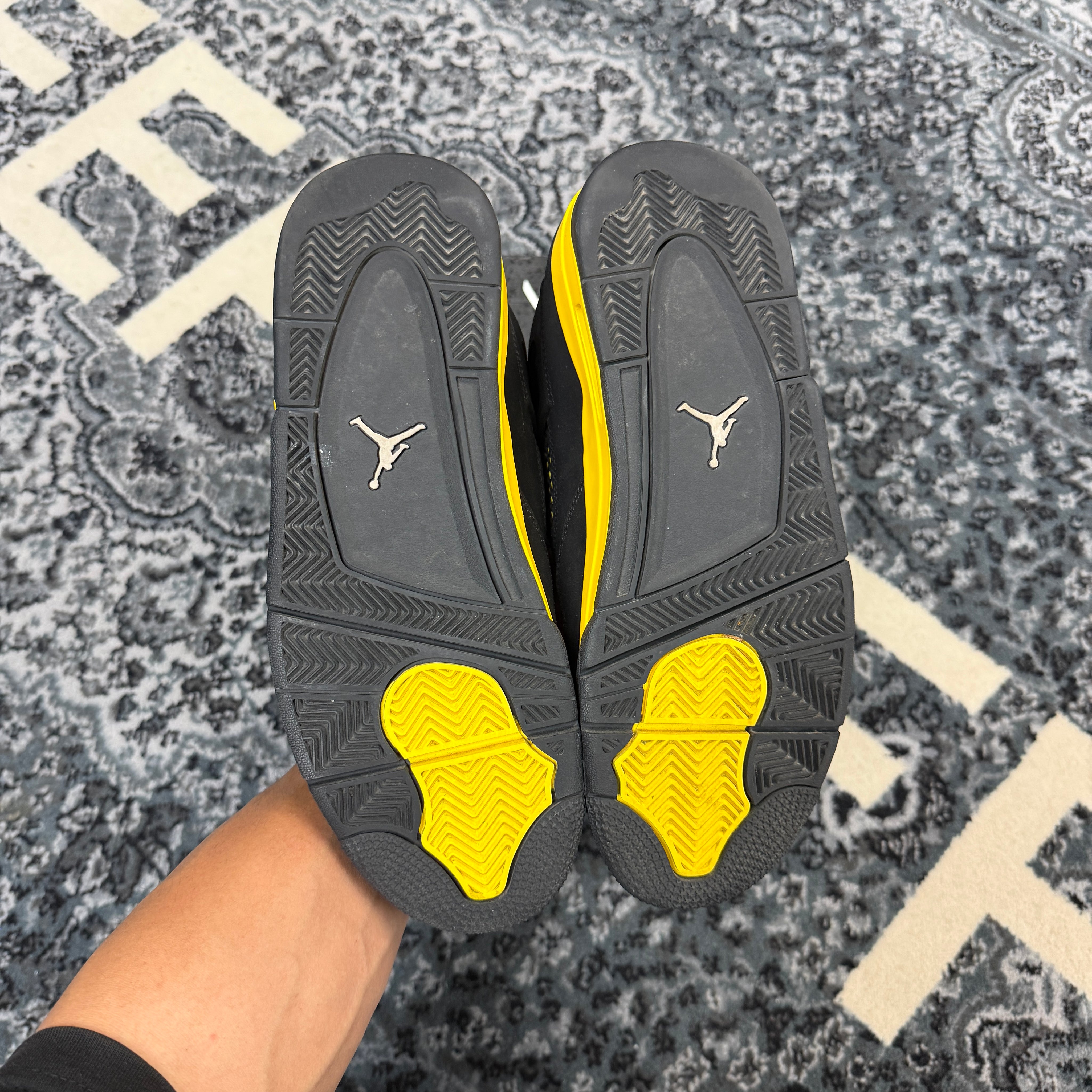Jordan 4 Retro Thunder (2023) (Preowned)