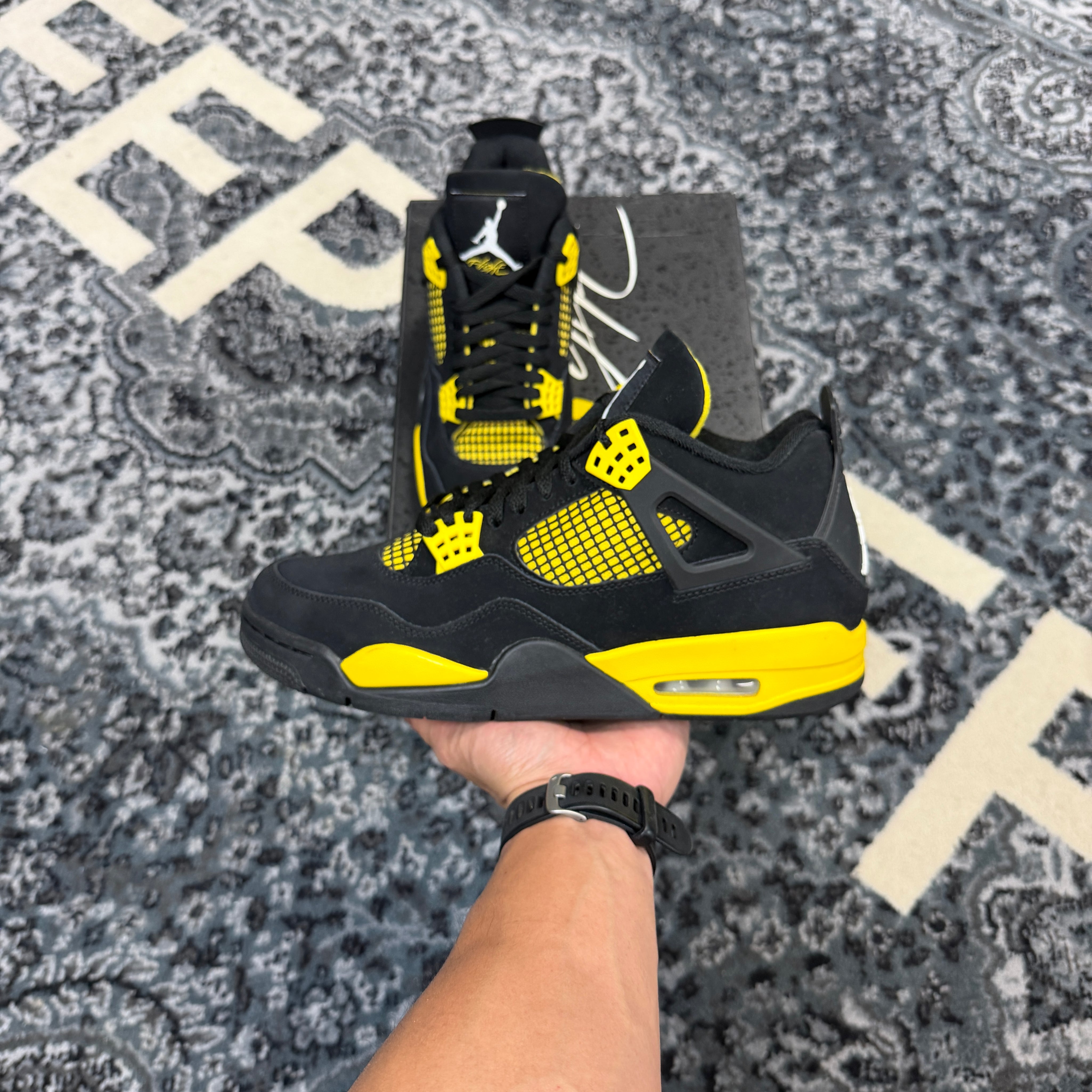 Jordan 4 Retro Thunder (2023) (Preowned)