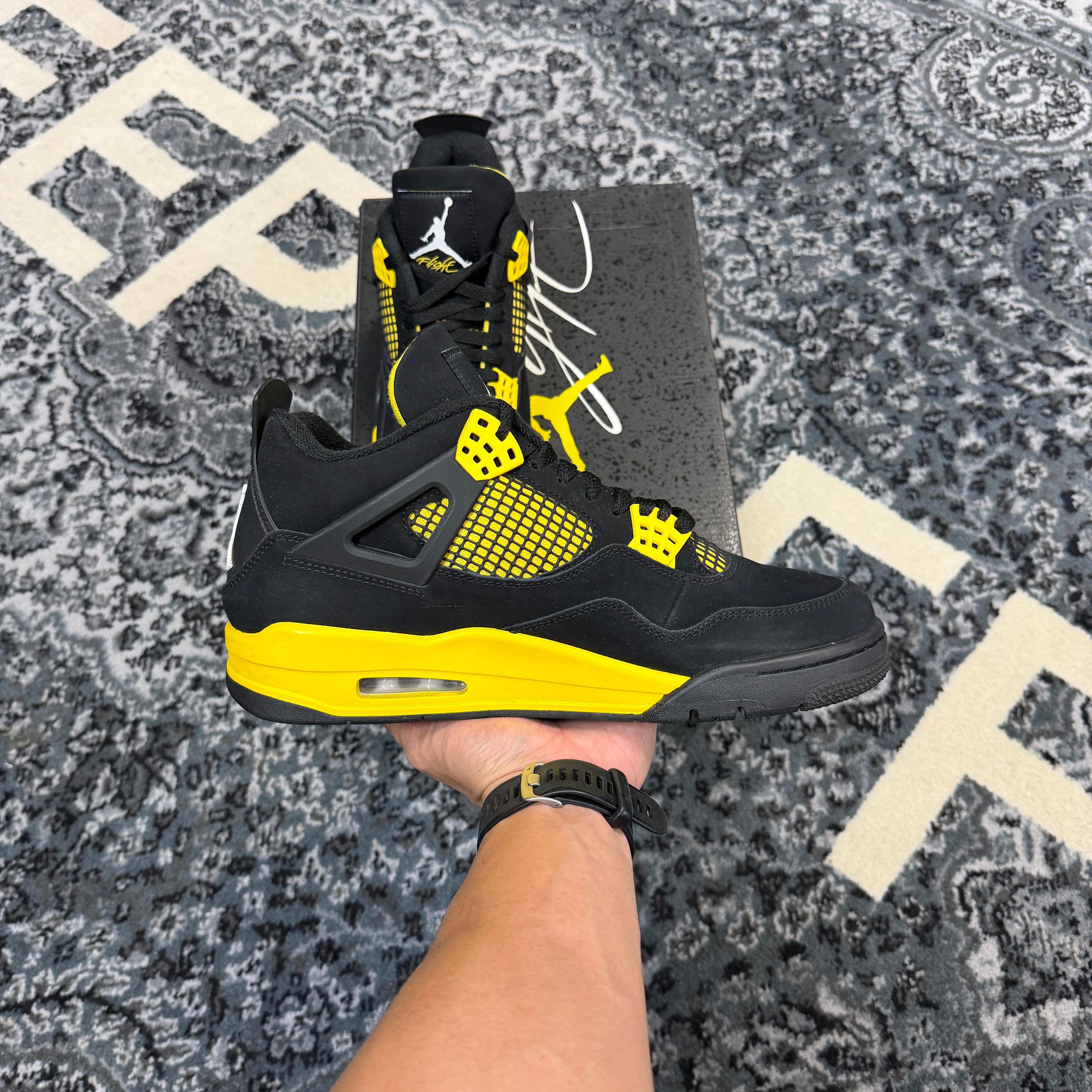 Jordan 4 Retro Thunder (2023) (Preowned)