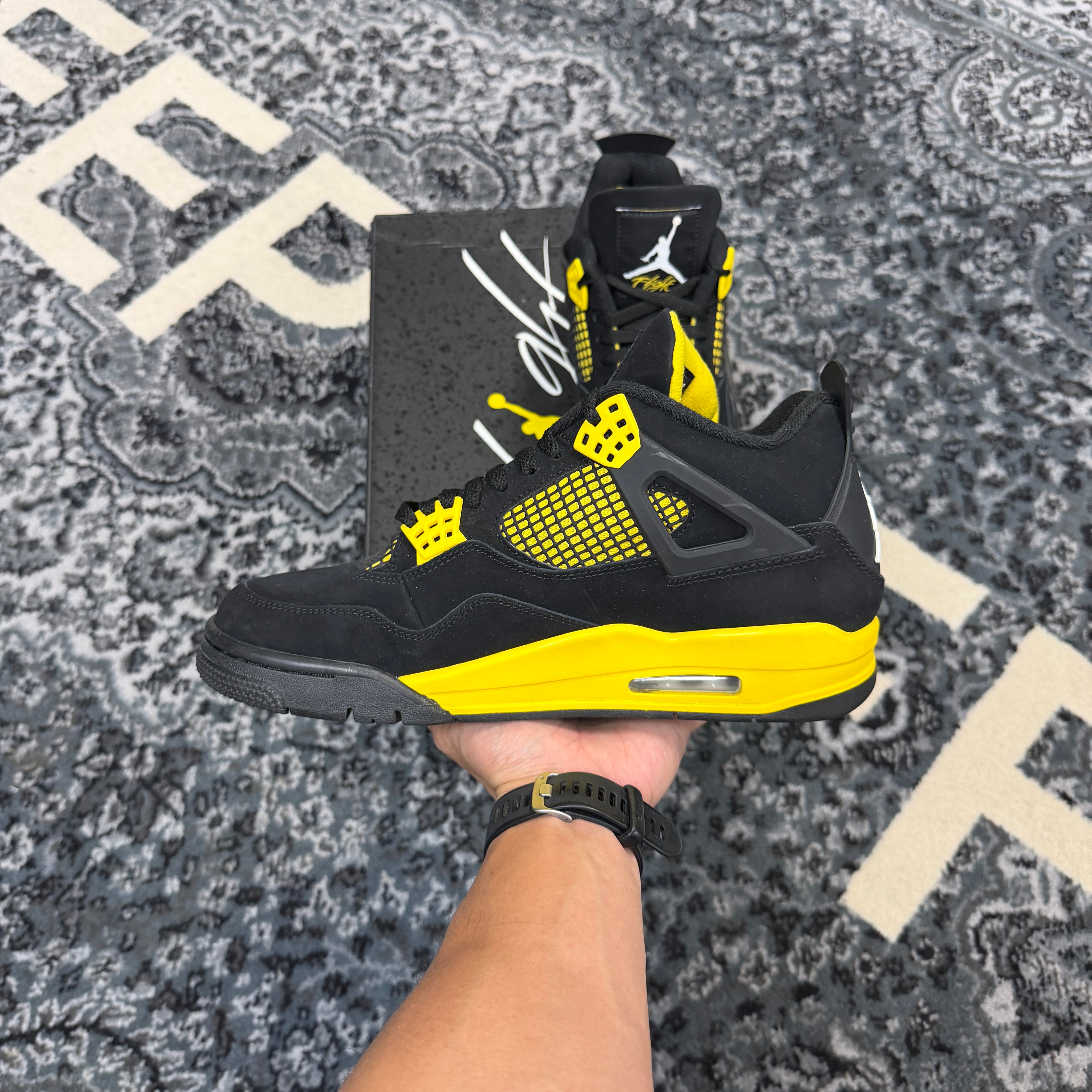 Jordan 4 Retro Thunder (2023) (Preowned)