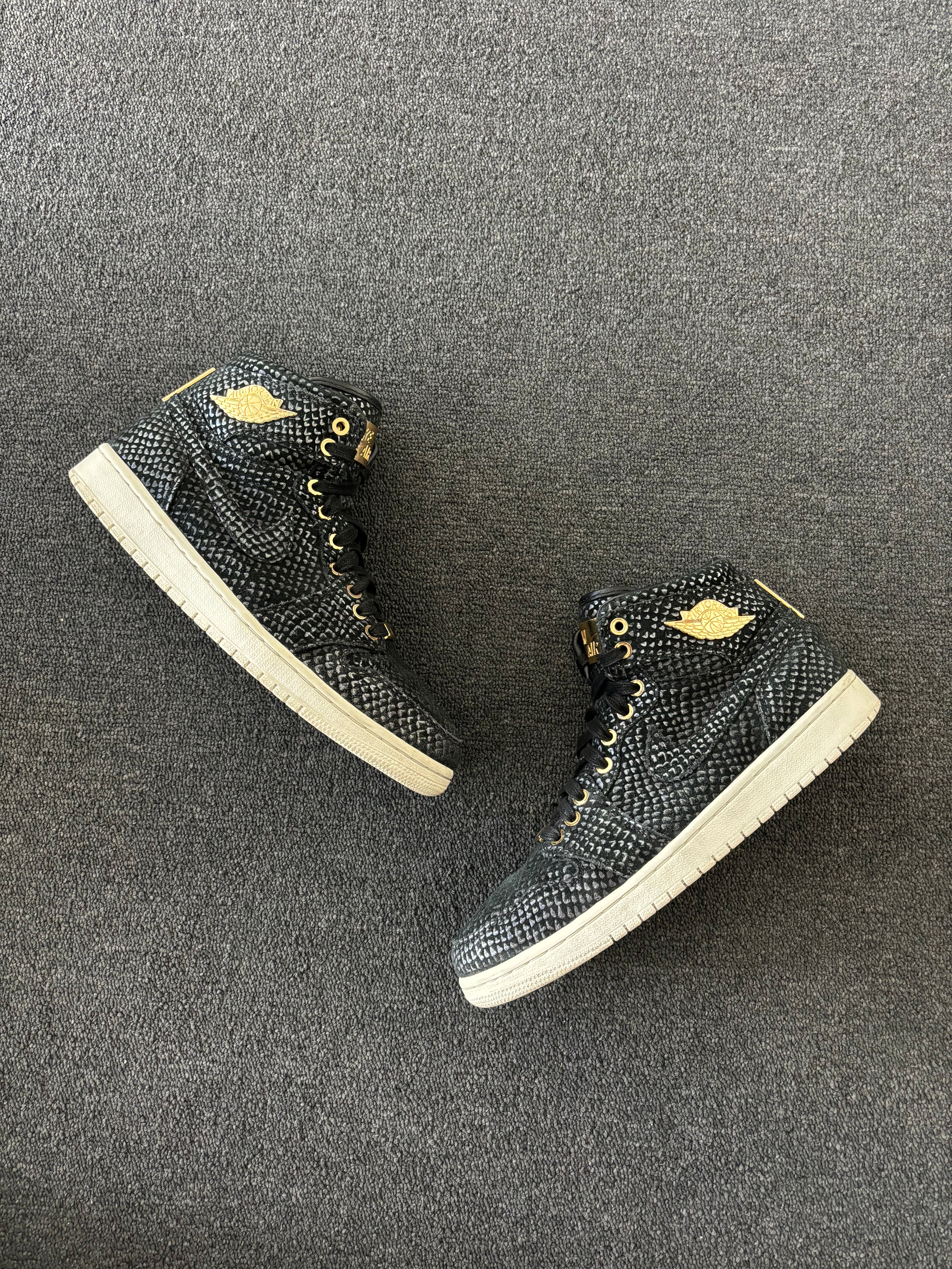 Jordan 1 Retro Pinnacle Black (PREOWNED)