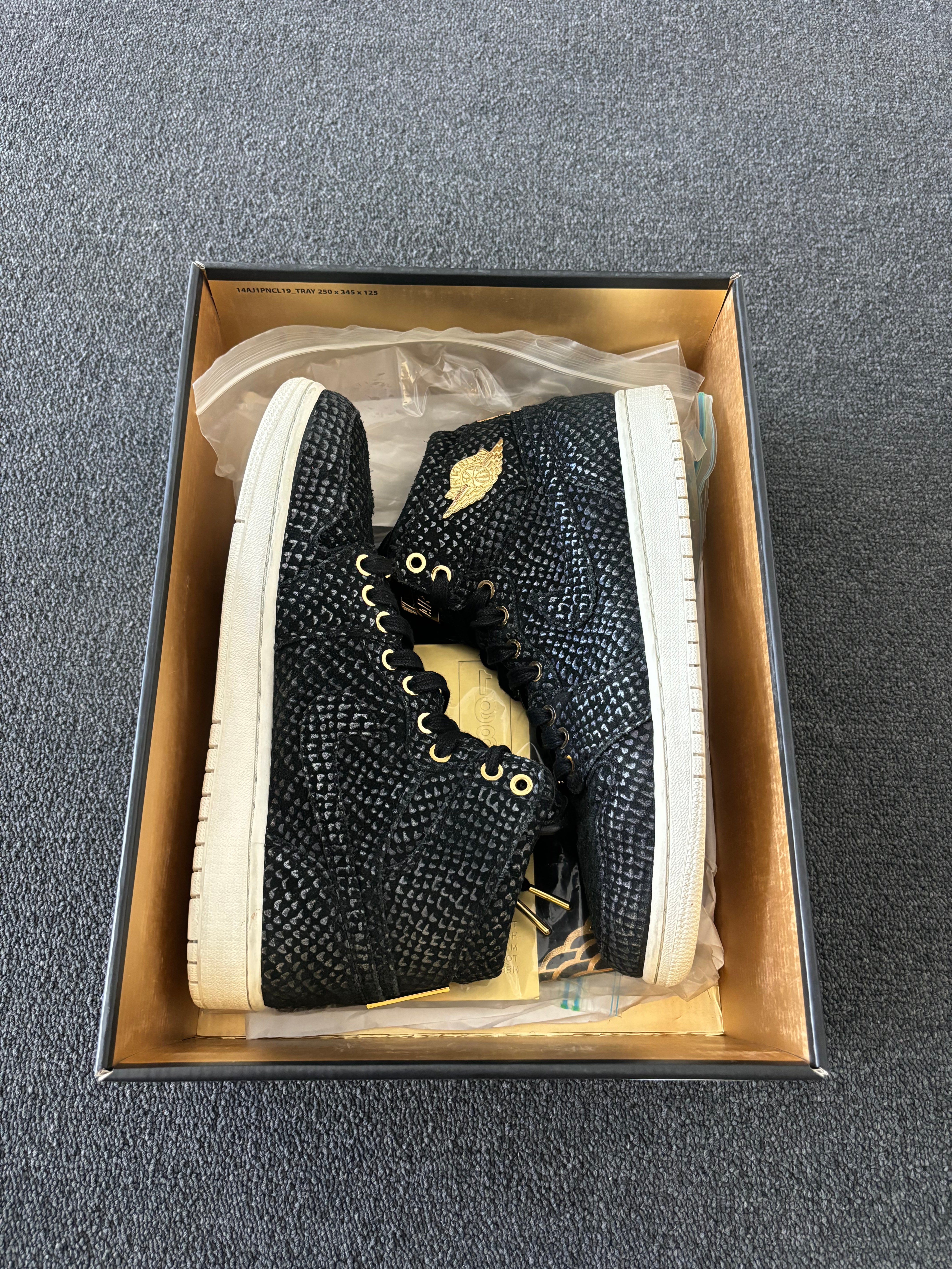 Jordan 1 Retro Pinnacle Black (PREOWNED)